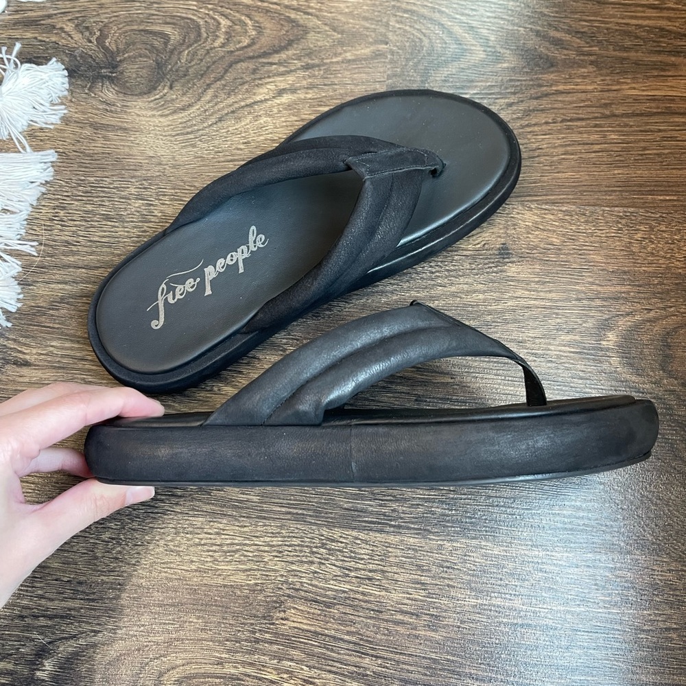 Free People Wonderland Thong Sandal - Black